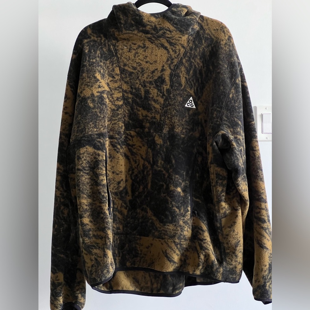 NIKE ACG WOLF TREE POPOVER HOODY (XL) & PANTS (M)
HAZEL RUSH, BLACK & SUMMIT WHI